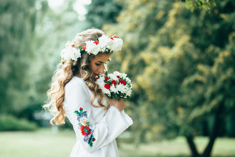 Свадебные прически с цветами