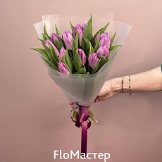 Букет 15 сиреневых тюльпанов 