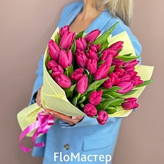 Букет 33 тюльпана Raspberry