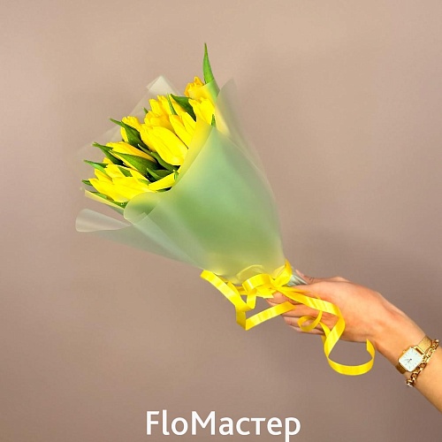 Букет 15 жёлтых тюльпанов 