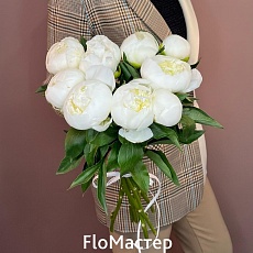 Букет 9 белых пионов Duchesse
