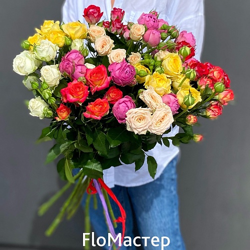 Букет 9 кустовых роз микс Blossom Букет 9 кустовых роз микс Blossom