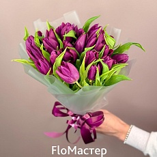 Букет 25 фиолетовых тюльпанов