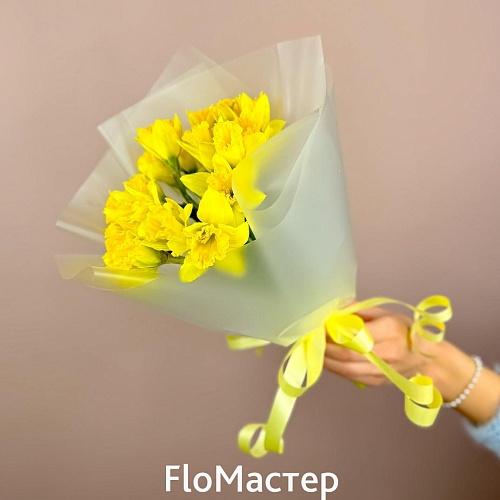 Букет из 19 нарциссов