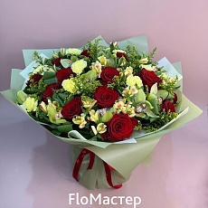 Сборный букет «Сердце в цветах» 