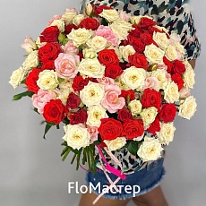 Букет 33 кустовые розы микс Lampone