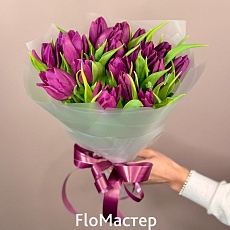 Букет 21 фиолетовый тюльпан