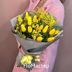 Букет 15 желтых тюльпанов с мимозой