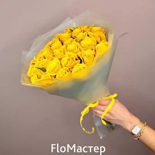 Букет 33 желтые розы в упаковке