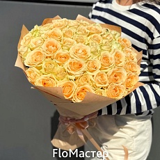 Букет 51 роза Peach Avalanche