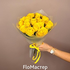 Букет 15 желтых роз в упаковке