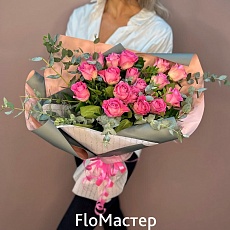 Букет 19 розовых роз