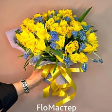 Букет нарциссы с мускари
