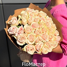 Букет 33 розы Sweet Avalanche