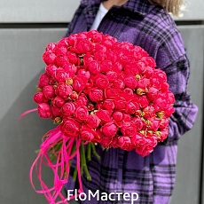Букет 33 малиновые кустовые розы Lianne