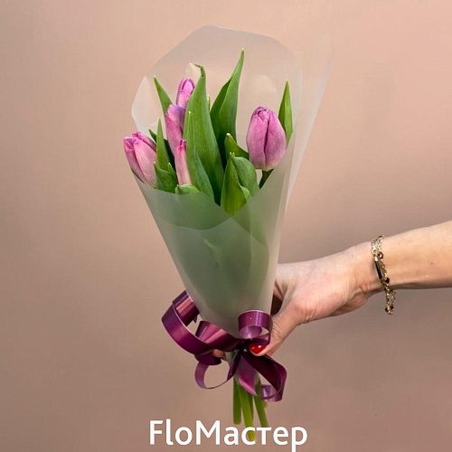 Букет 5 сиреневых тюльпанов 