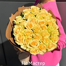 Букет 33 розы Peach Avalanche