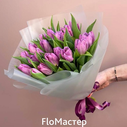 Букет 25 сиреневых тюльпанов 