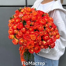 Букет 33 оранжевые кустовые розы