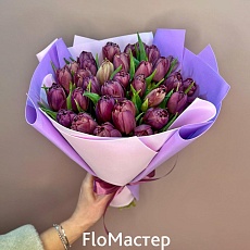Букет 33 фиолетовых пионовидных тюльпанов