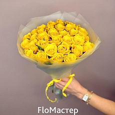 Букет 33 желтые розы в упаковке