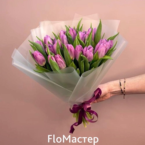 Букет 21 сиреневый тюльпан