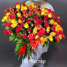 Букет 33 кустовые розы микс Arrow