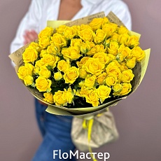 Букет 33 желтые кустовые розы