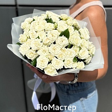 Букет 33 белые кустовые розы