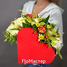 Композиция сердце с орхидеями Bright