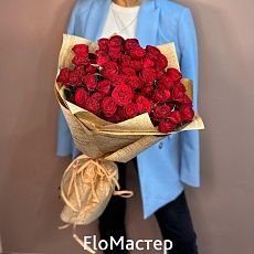 Букет 15 кустовых красных роз