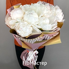 Букет 7 белоснежных пионов