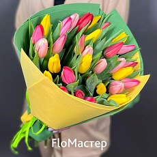 Букет 33 тюльпана Goccia