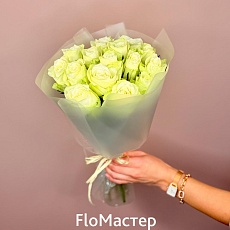 Букет 15 белых роз в упаковке