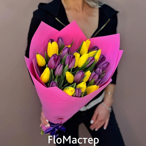 Букет 33 тюльпана Yellow-purple Букет 33 тюльпана Yellow-purple
