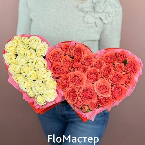 Композиция Double heart из кустовых роз