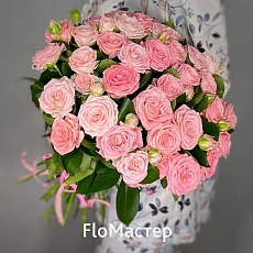 Букет 33 кустовые розы Madam Bombastic