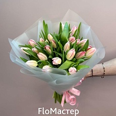 Букет 25 нежно-розовых тюльпанов 