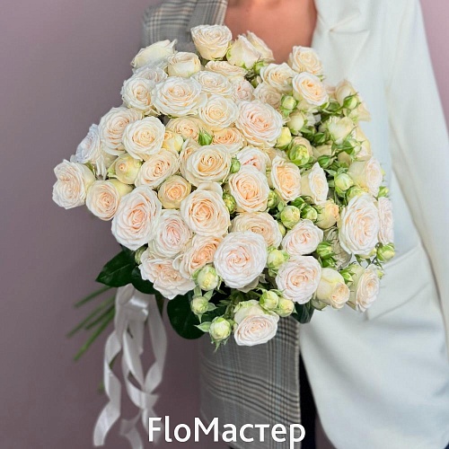 Букет 15 кустовых роз Sofie Букет 15 кустовых роз Sofie