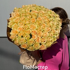 Букет 101 роза Peach Avalanche