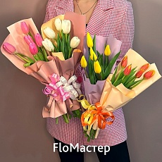 Букет 5 тюльпанов в упаковке