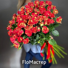 Букет 21 кустовая роза Fire Flash