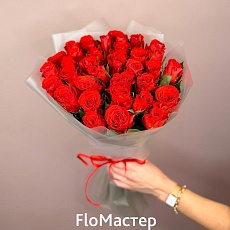 Букет 33 красные розы в упаковке