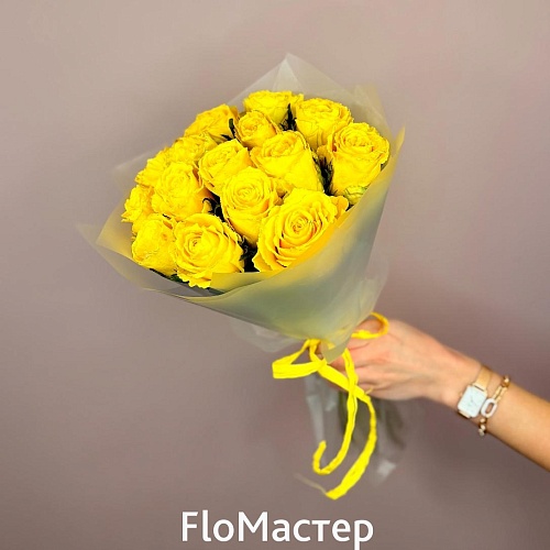 Букет 15 желтых роз в упаковке